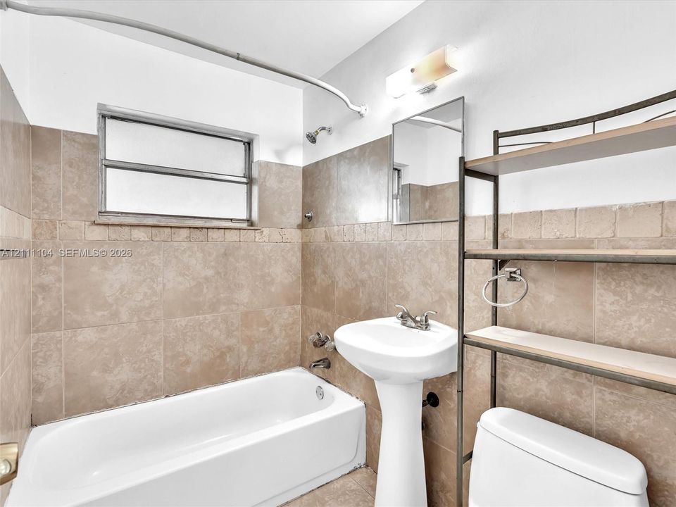 На продажу: $455,000 (2 спален, 2 ванн, 1299 Квадратных фут)
