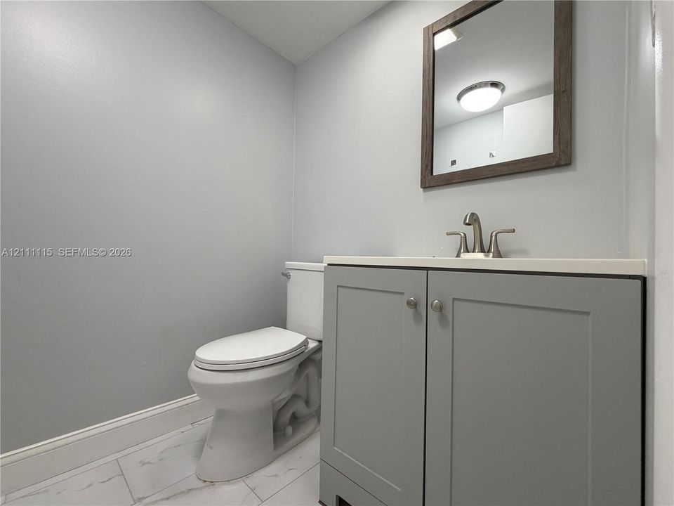 For Rent: $2,200 (2 beds, 1 baths, 1100 Square Feet)