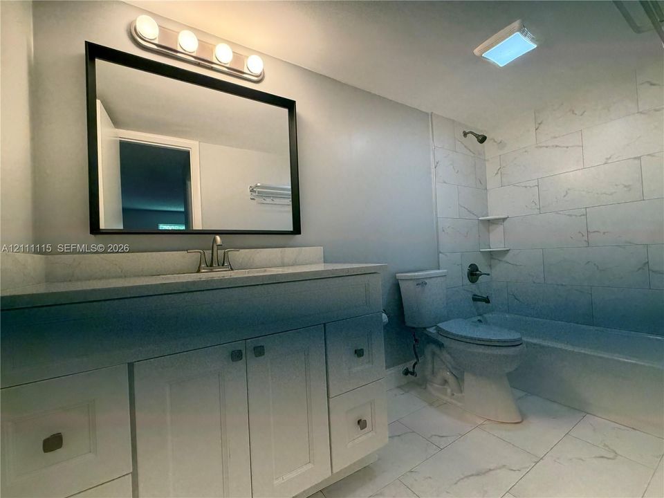 For Rent: $2,200 (2 beds, 1 baths, 1100 Square Feet)