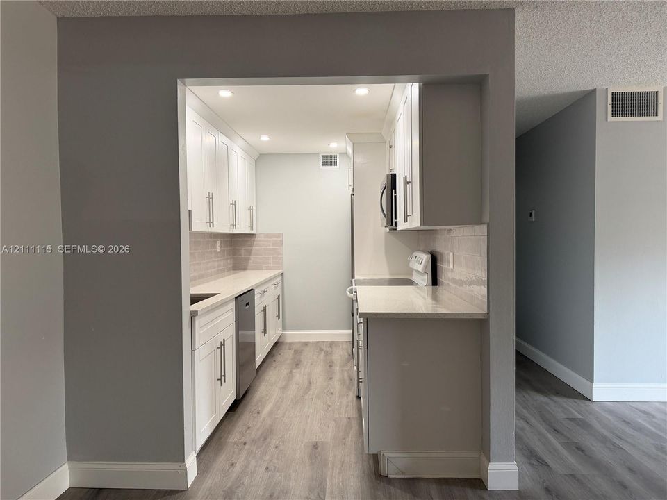 For Rent: $2,200 (2 beds, 1 baths, 1100 Square Feet)