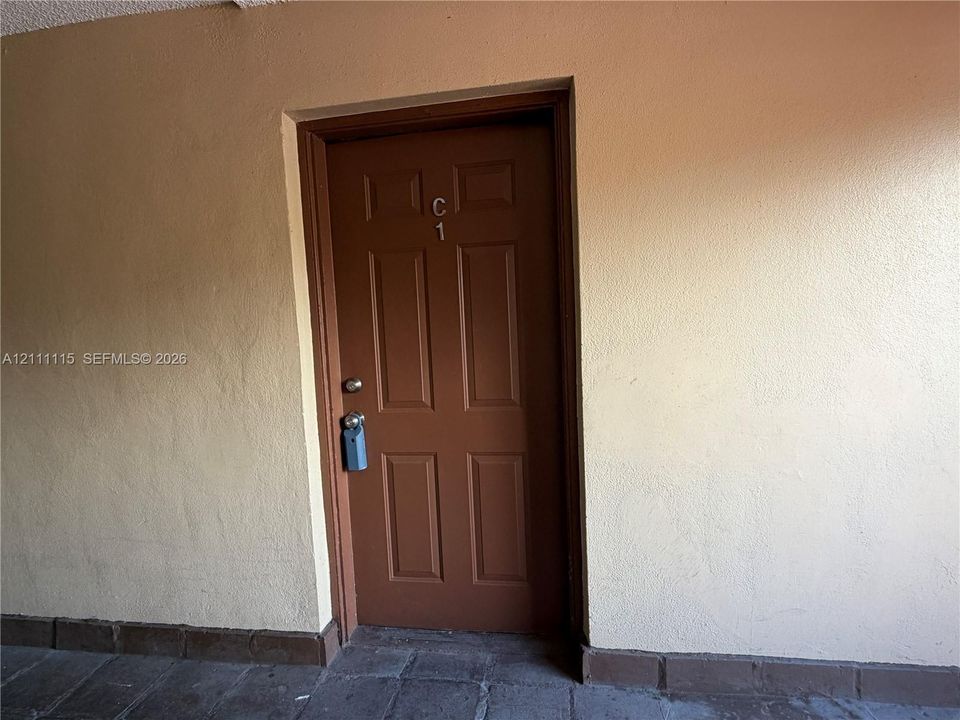 For Rent: $2,200 (2 beds, 1 baths, 1100 Square Feet)