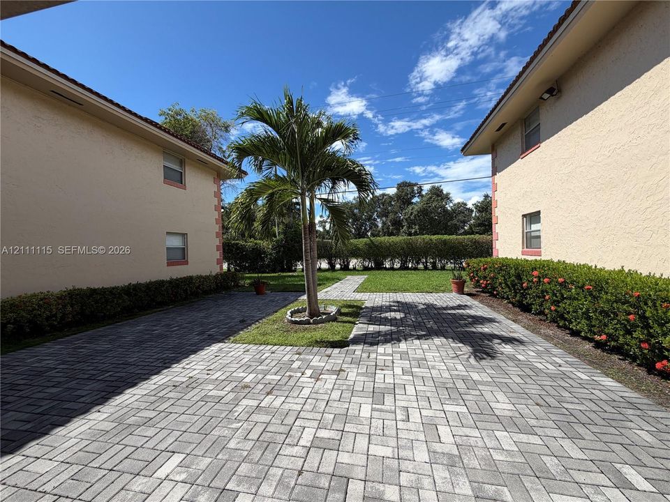 For Rent: $2,200 (2 beds, 1 baths, 1100 Square Feet)