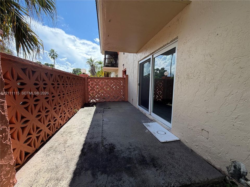 For Rent: $2,200 (2 beds, 1 baths, 1100 Square Feet)