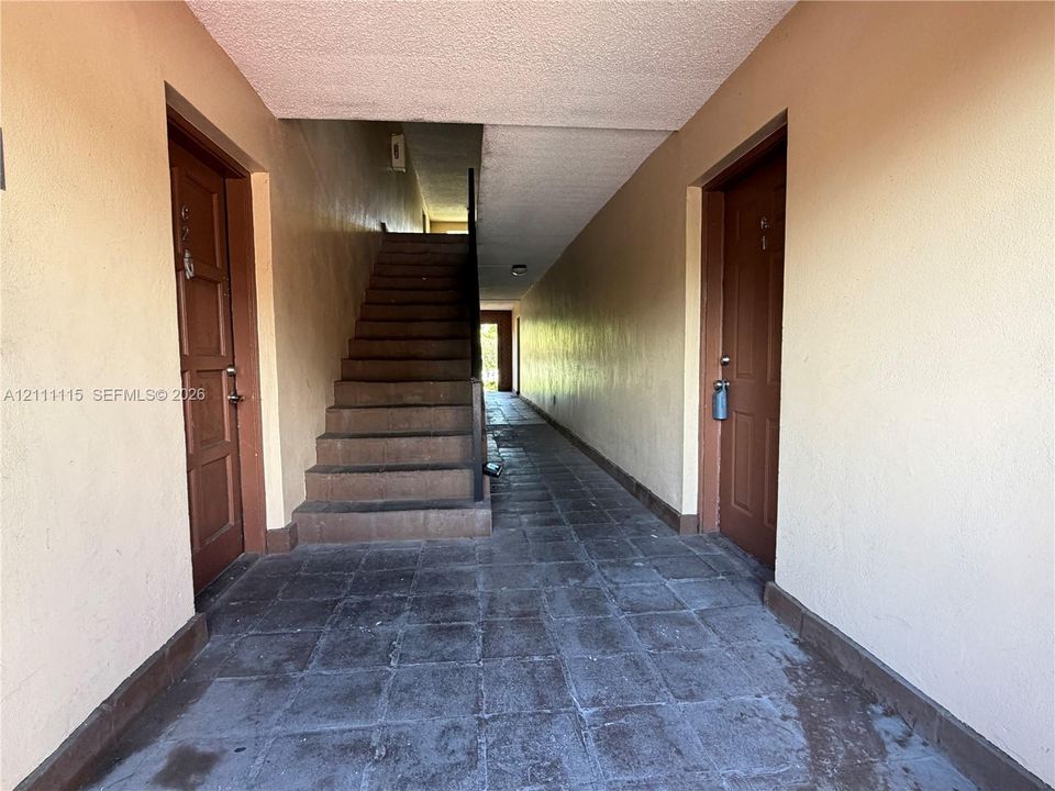 For Rent: $2,200 (2 beds, 1 baths, 1100 Square Feet)