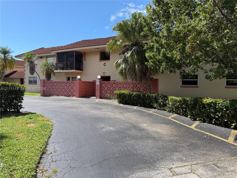 For Rent: $2,200 (2 beds, 1 baths, 1100 Square Feet)