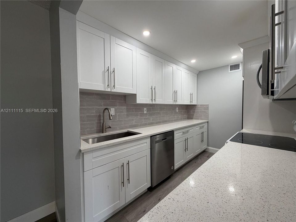 For Rent: $2,200 (2 beds, 1 baths, 1100 Square Feet)