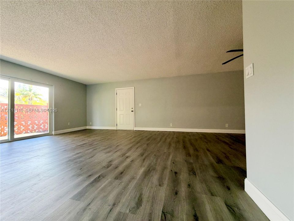 For Rent: $2,200 (2 beds, 1 baths, 1100 Square Feet)