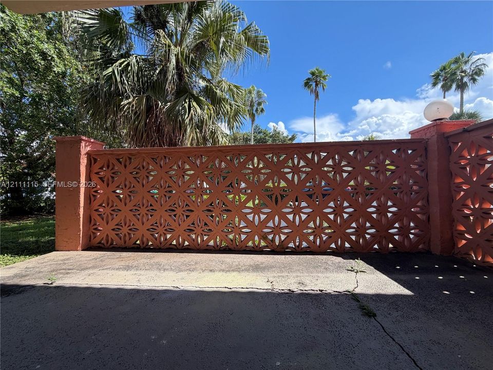 For Rent: $2,200 (2 beds, 1 baths, 1100 Square Feet)