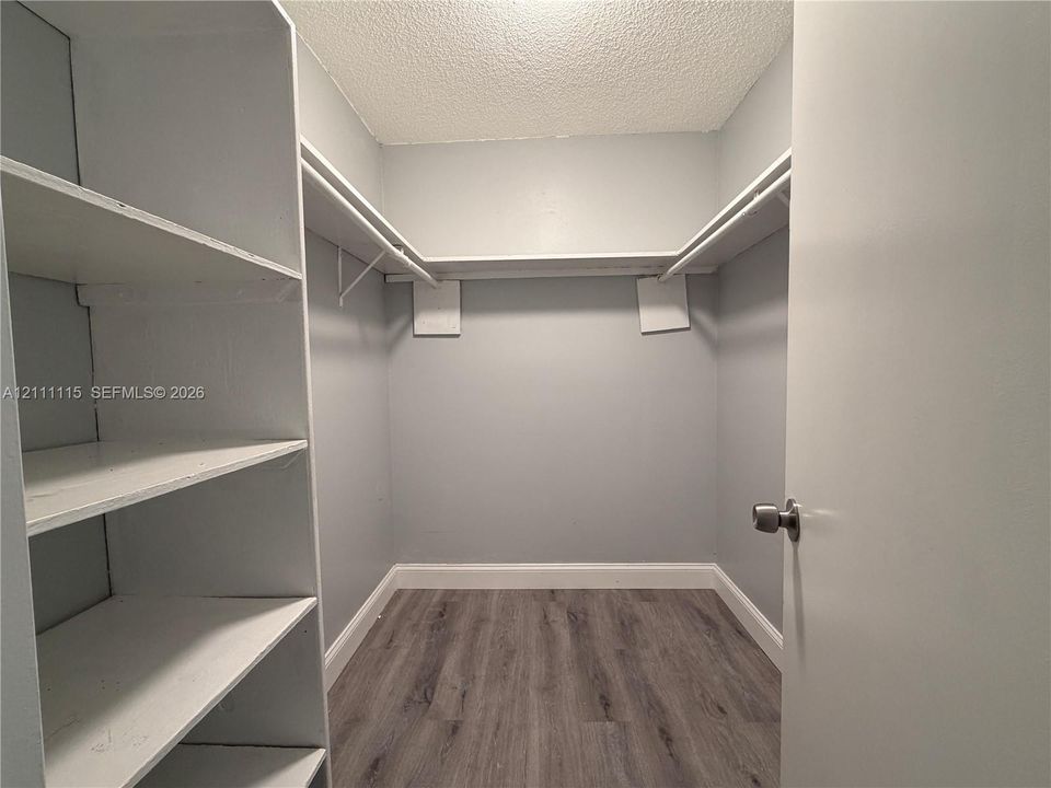 For Rent: $2,200 (2 beds, 1 baths, 1100 Square Feet)