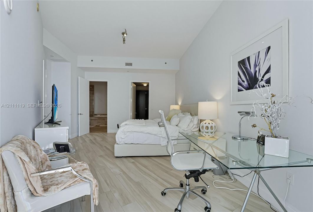 For Sale: $1,840,000 (3 beds, 3 baths, 2106 Square Feet)