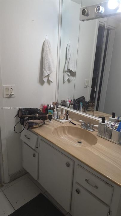 For Sale: $219,000 (2 beds, 2 baths, 1050 Square Feet)