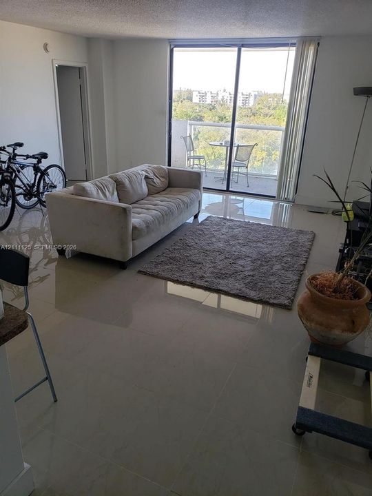 For Sale: $219,000 (2 beds, 2 baths, 1050 Square Feet)