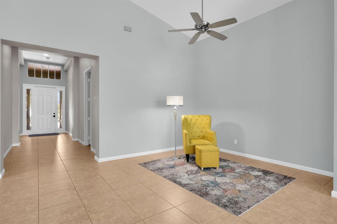 Sitting Area/Entry View