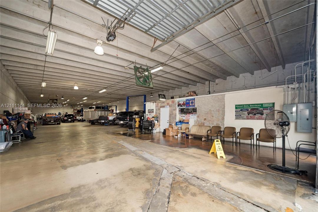 8230 NW 56 St