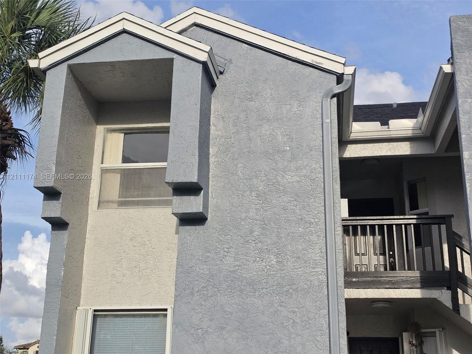 For Rent: $2,300 (2 beds, 2 baths, 978 Square Feet)