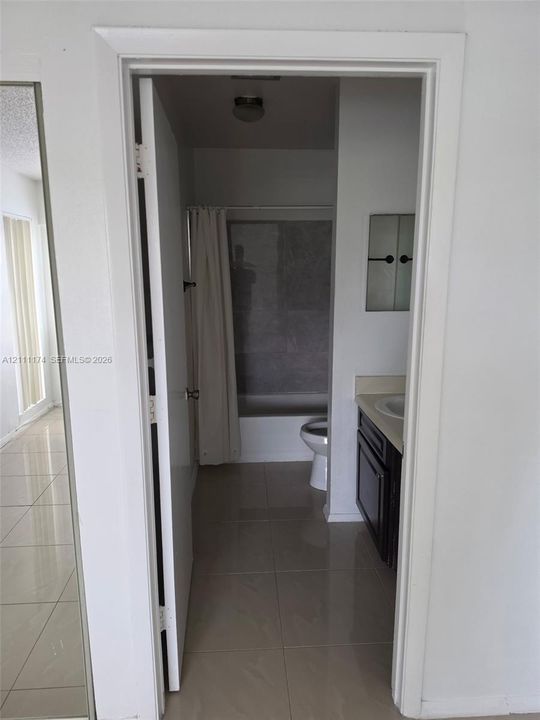 For Rent: $2,300 (2 beds, 2 baths, 978 Square Feet)
