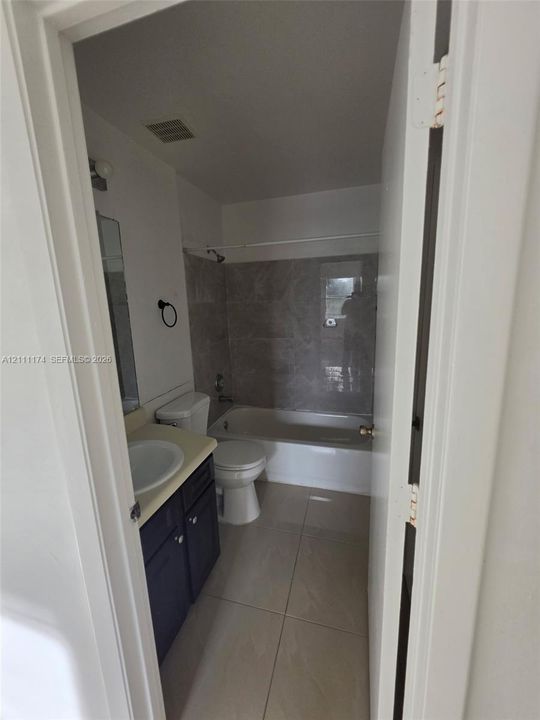 For Rent: $2,300 (2 beds, 2 baths, 978 Square Feet)
