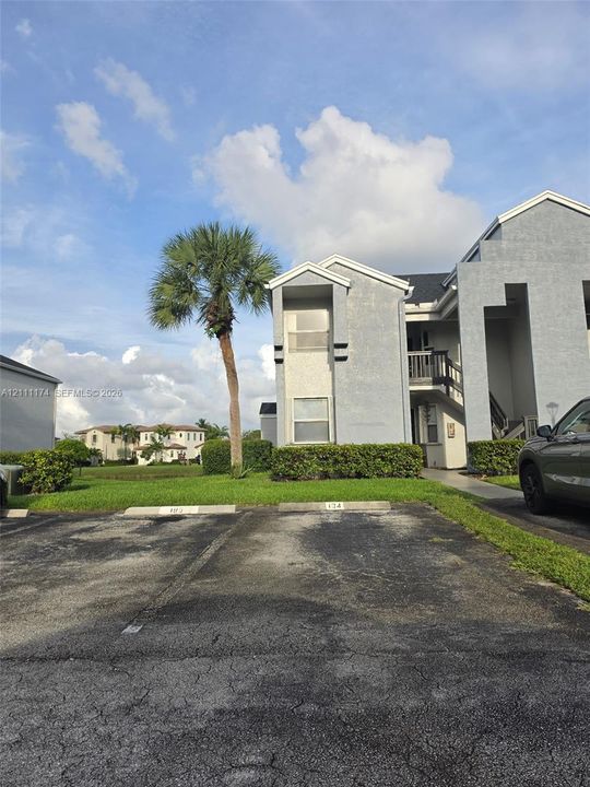 For Rent: $2,300 (2 beds, 2 baths, 978 Square Feet)