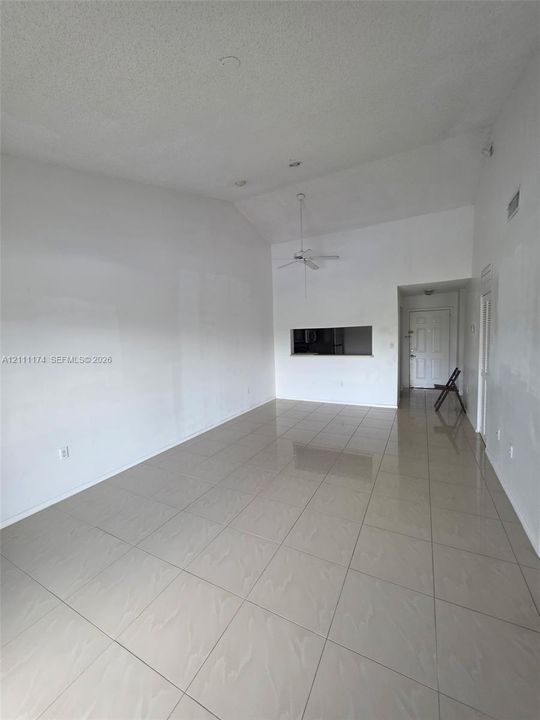 For Rent: $2,300 (2 beds, 2 baths, 978 Square Feet)