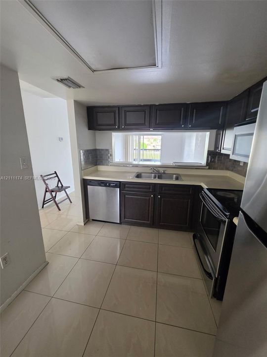 For Rent: $2,300 (2 beds, 2 baths, 978 Square Feet)