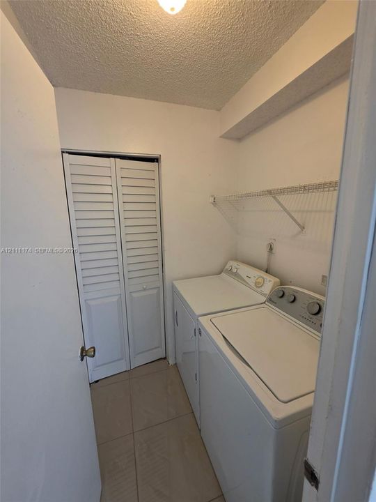 For Rent: $2,300 (2 beds, 2 baths, 978 Square Feet)