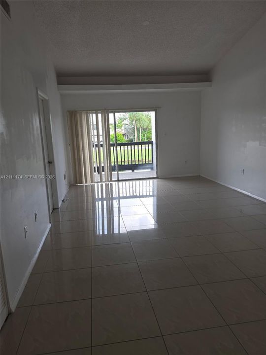 For Rent: $2,300 (2 beds, 2 baths, 978 Square Feet)