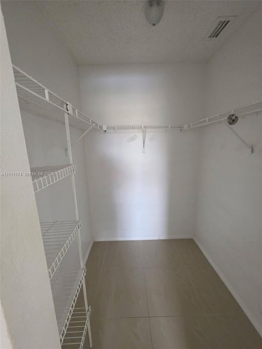 For Rent: $2,300 (2 beds, 2 baths, 978 Square Feet)