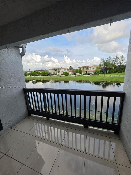 For Rent: $2,300 (2 beds, 2 baths, 978 Square Feet)