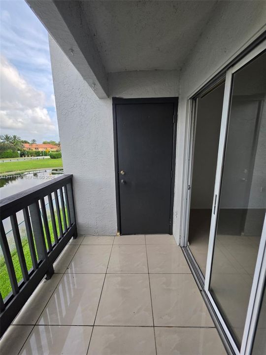 For Rent: $2,300 (2 beds, 2 baths, 978 Square Feet)