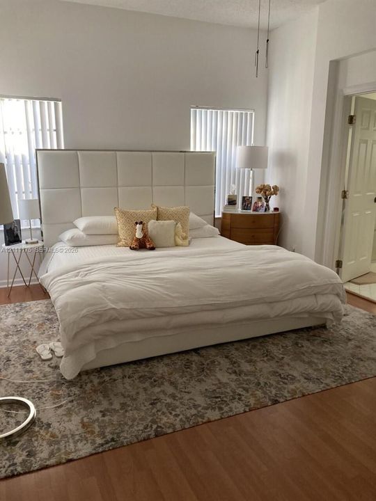 For Rent: $4,600 (4 beds, 2 baths, 2116 Square Feet)