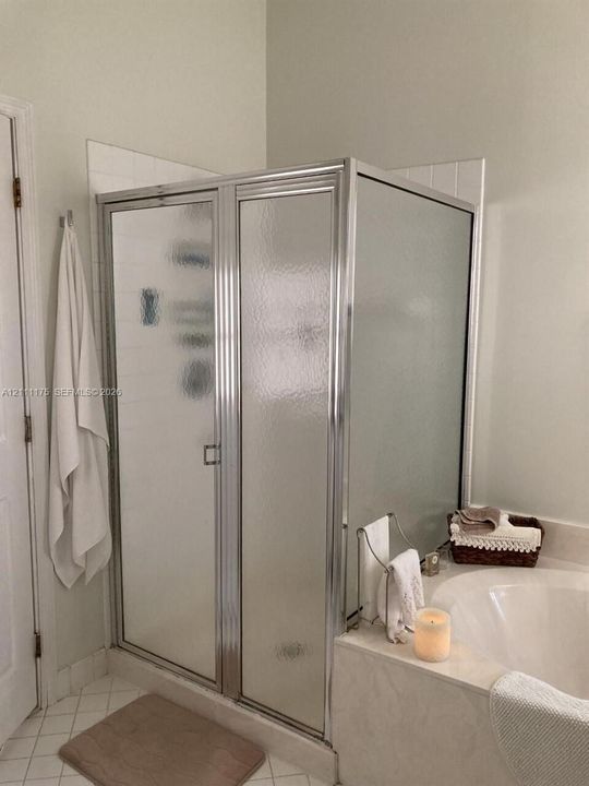 For Rent: $4,600 (4 beds, 2 baths, 2116 Square Feet)