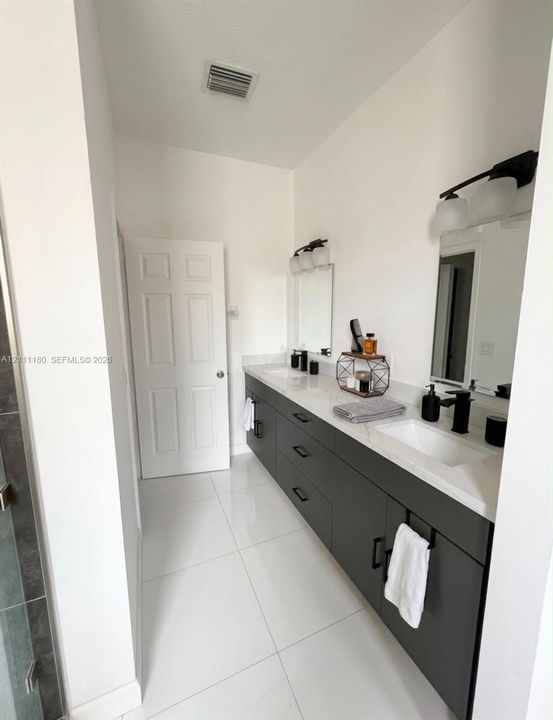 For Sale: $530,000 (3 beds, 2 baths, 1564 Square Feet)