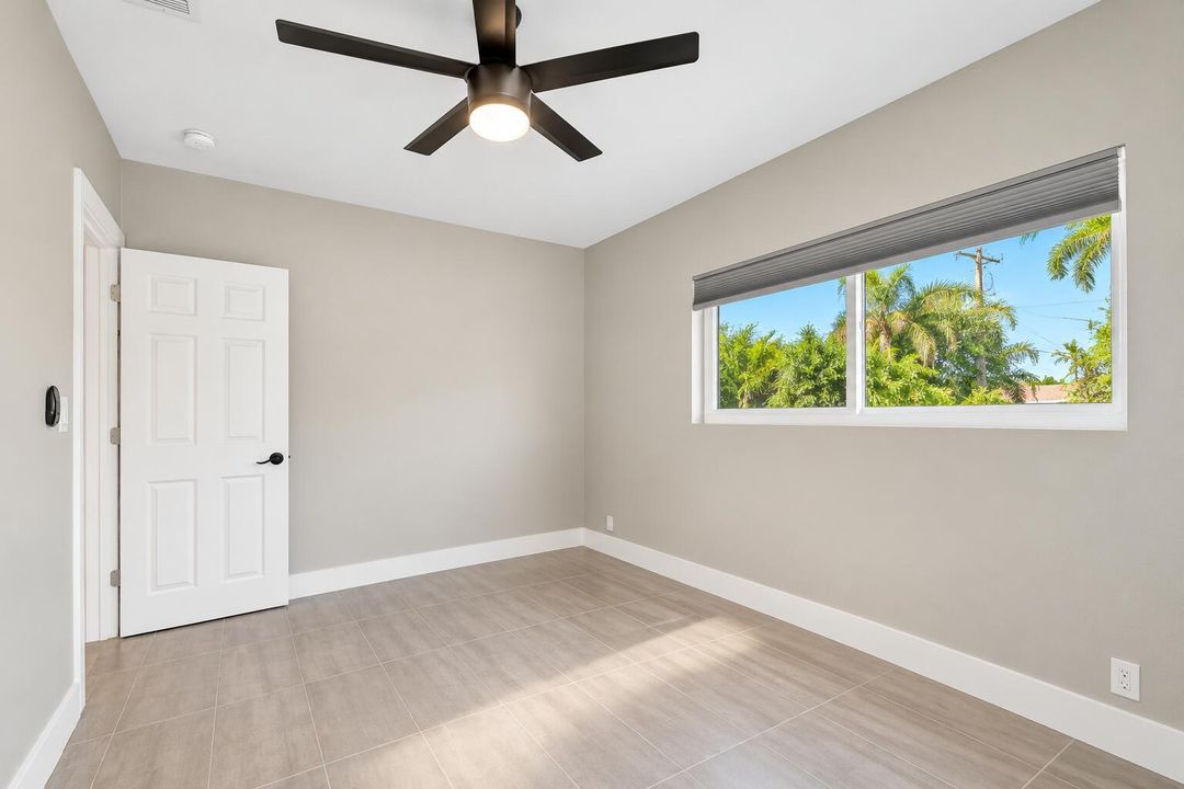 Bedroom e