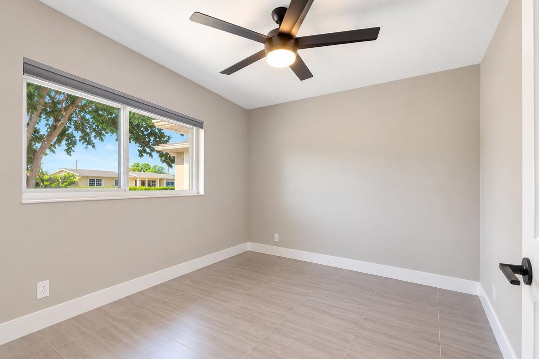 Bedroom h