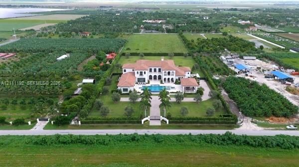 待售: $1,750,000 (4.70 acres)