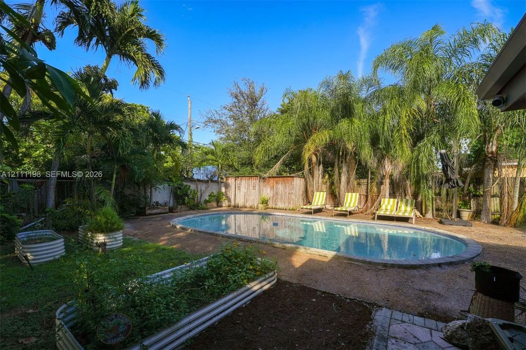 For Sale: $625,000 (3 beds, 2 baths, 1981 Square Feet)