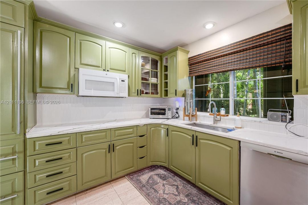 For Sale: $625,000 (3 beds, 2 baths, 1981 Square Feet)