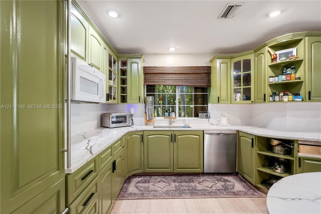 For Sale: $625,000 (3 beds, 2 baths, 1981 Square Feet)