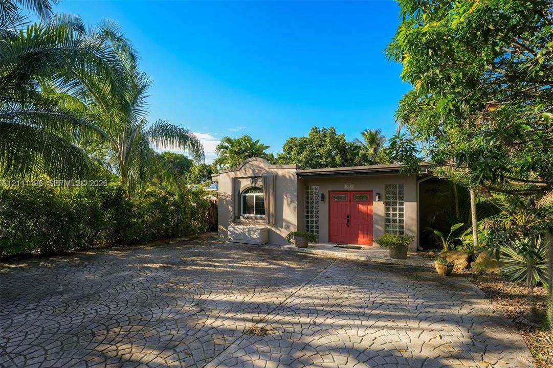 For Sale: $625,000 (3 beds, 2 baths, 1981 Square Feet)