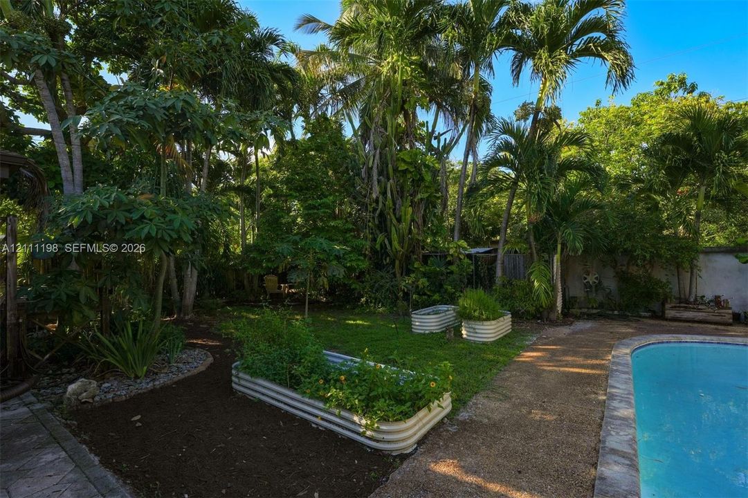 For Sale: $625,000 (3 beds, 2 baths, 1981 Square Feet)