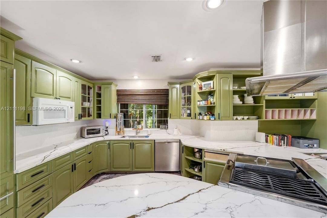 For Sale: $625,000 (3 beds, 2 baths, 1981 Square Feet)