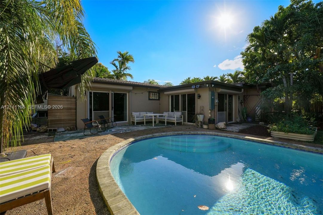 For Sale: $625,000 (3 beds, 2 baths, 1981 Square Feet)