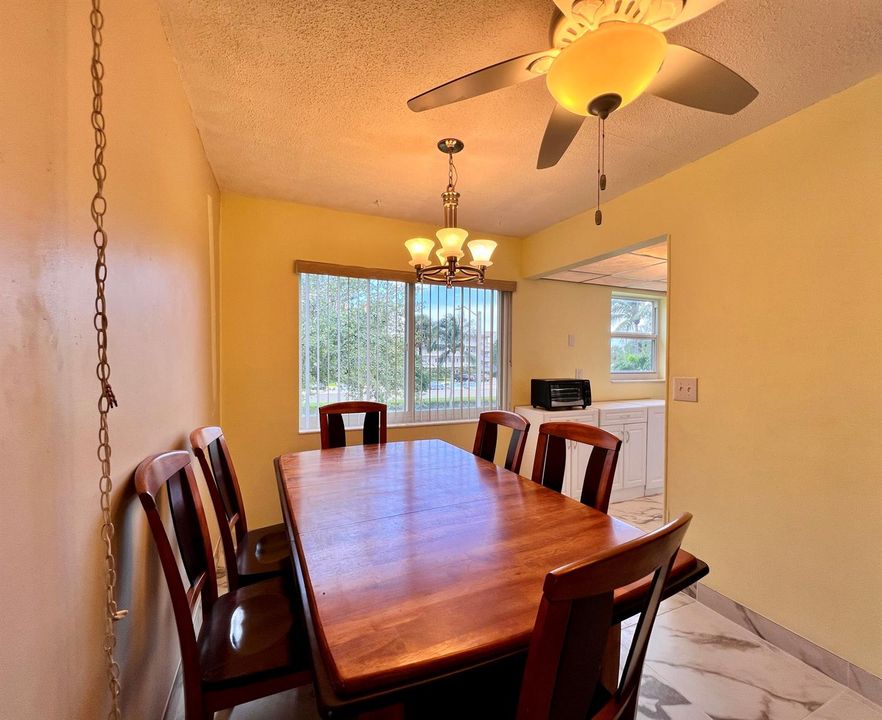 Bedford A Dining Area CORNER Unit