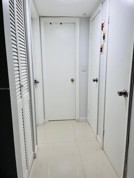 На продажу: $220,000 (2 спален, 2 ванн, 1074 Квадратных фут)