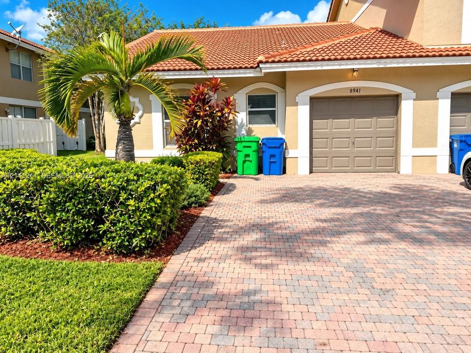 For Rent: $2,850 (3 beds, 2 baths, 1167 Square Feet)