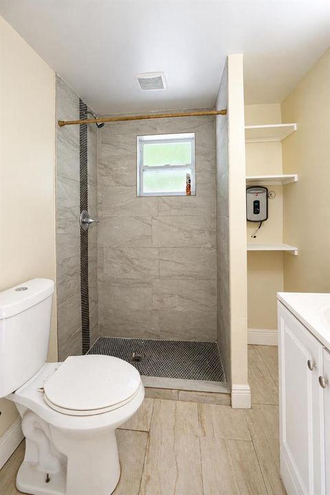Bright Modern Compact Bathroom