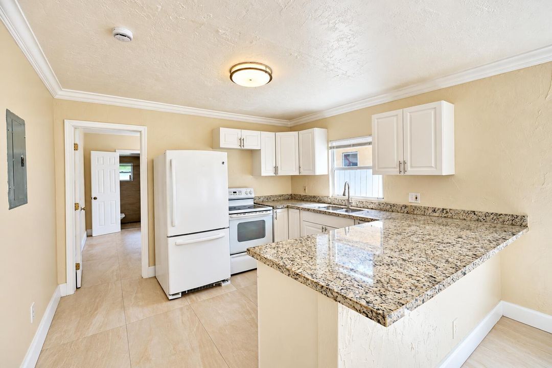 Bright Modern L-Shaped Kitchen