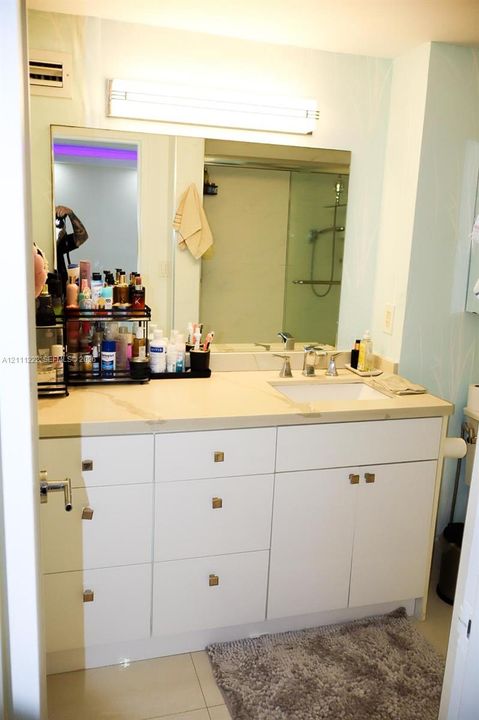 В аренду: $3,500 (1 спален, 1 ванн, 810 Квадратных фут)