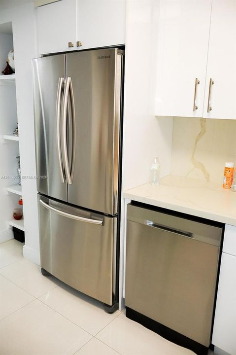 В аренду: $3,500 (1 спален, 1 ванн, 810 Квадратных фут)