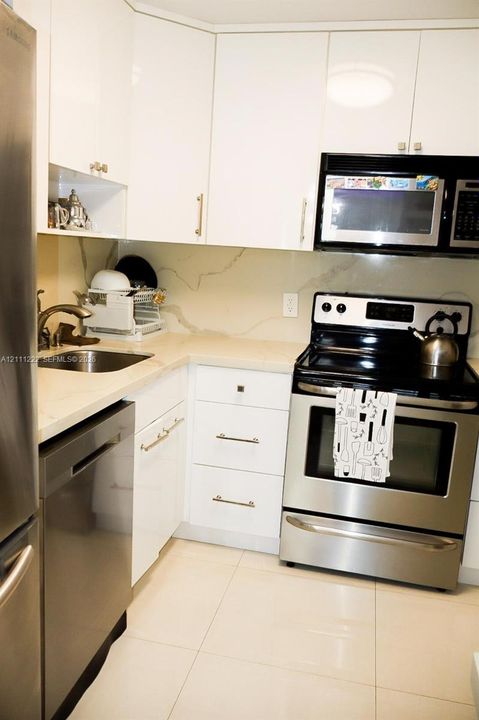 В аренду: $3,500 (1 спален, 1 ванн, 810 Квадратных фут)